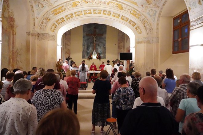 Misno slavlje na „Sveti četvrtak“ u kapeli sv. Križa dvorca Batthyany u Ludbregu 